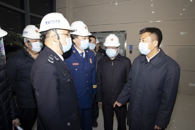 杜小剛“四不兩直”督查文明城市建設(shè)、安全生產(chǎn)和環(huán)保工作